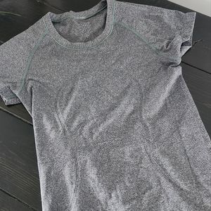 Lululemon T shirt